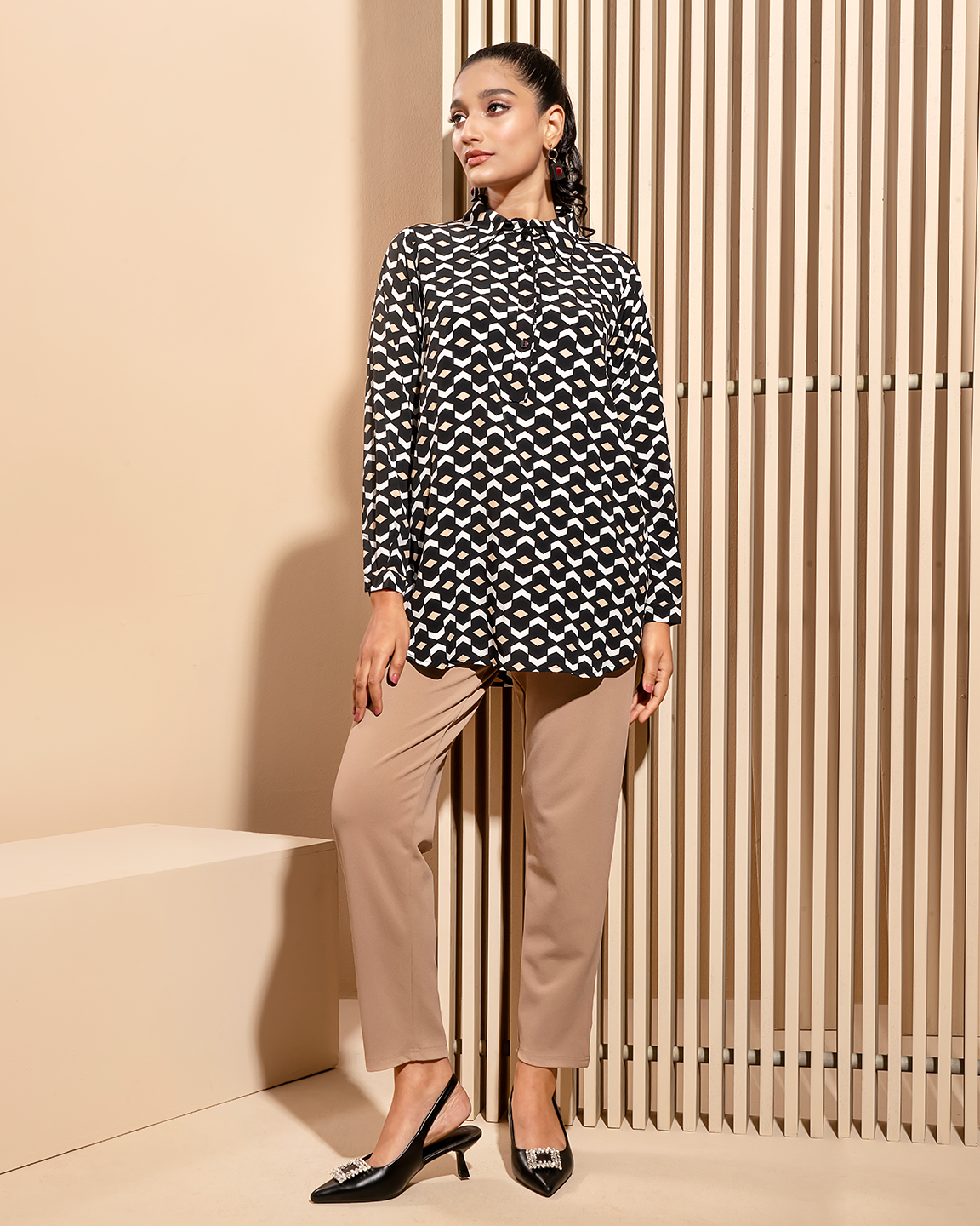 24243 Black (2)