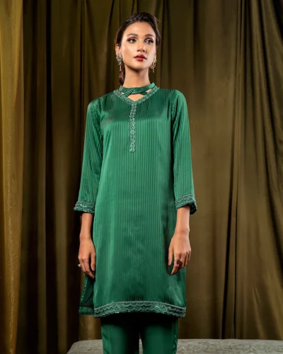 Female Band Twisted Collar Neck Details Short Kamiz | Bottle Green