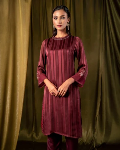 Female Round- Neck Details Short Kamiz | Burgundy Maroon